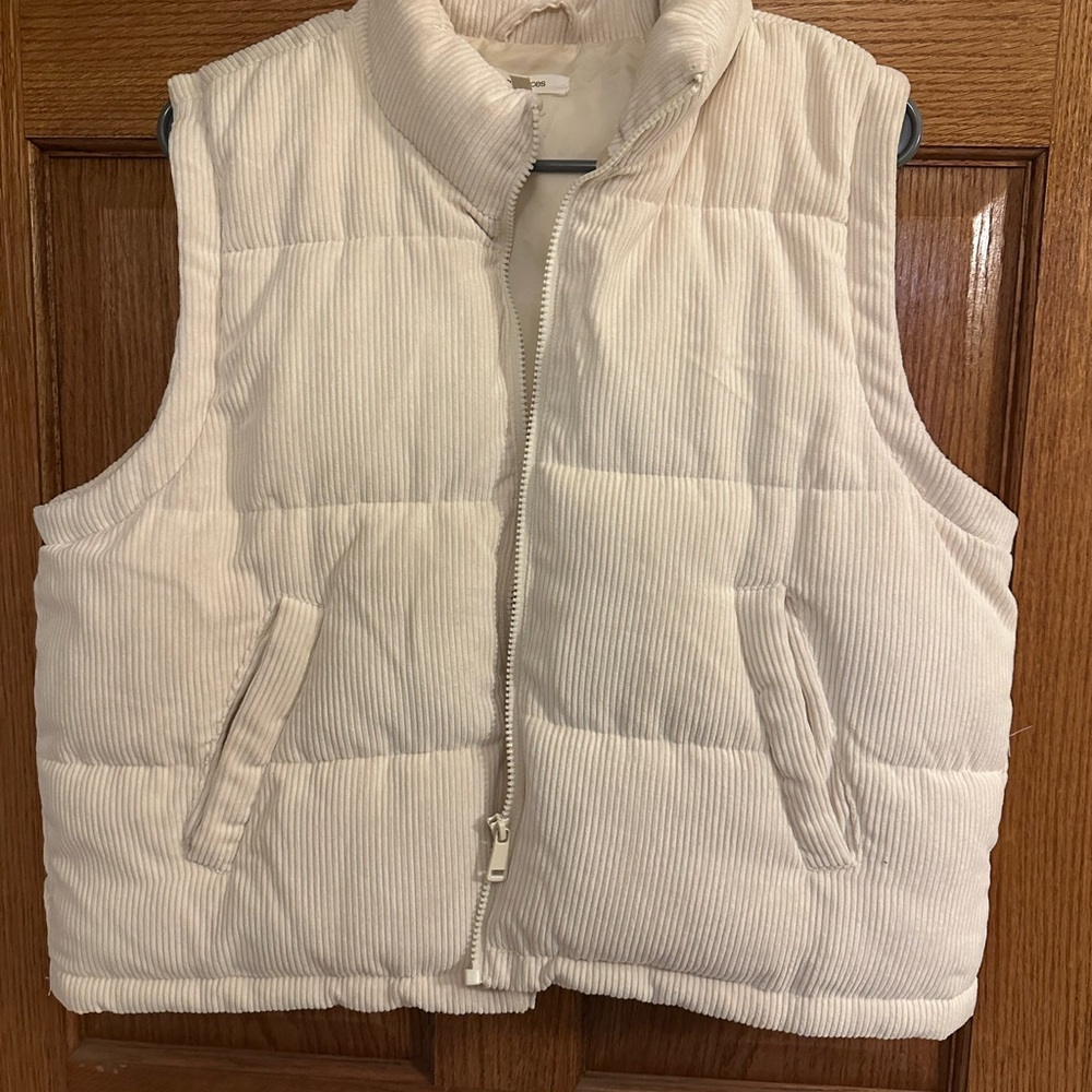 Maurices women’s Ivory Puffer Vest